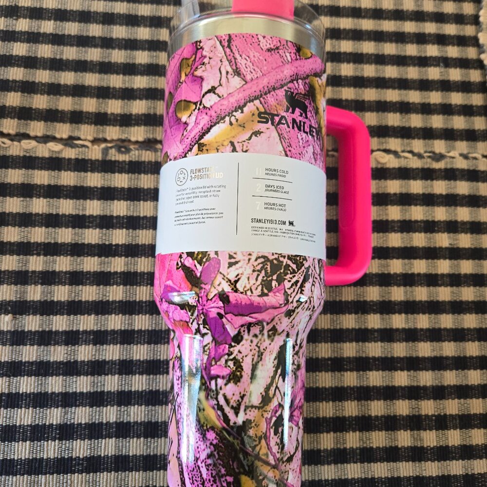 Stanley 40 Ounce Hot / Cold Pink Camo Insulated Cup with Handle Lid and Straw